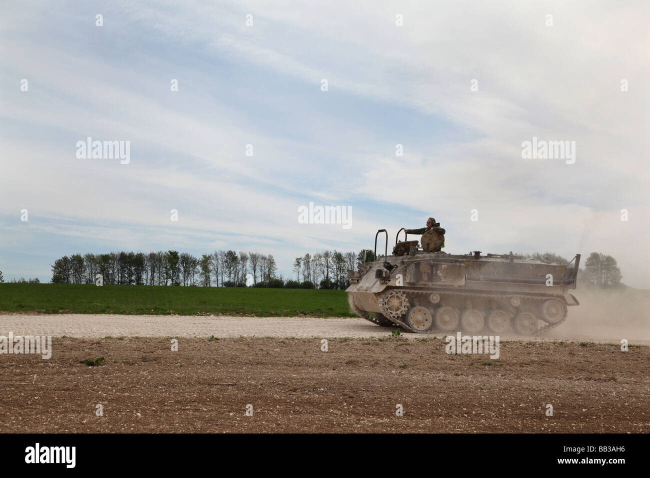 Serbatoio di esperienza di guida, Ginepro tempo libero, i membri del pubblico esperienza di guida dei veicoli militari. Foto Stock