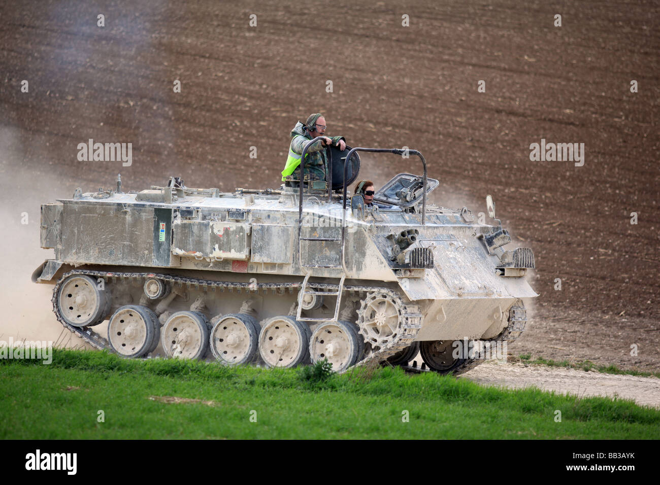 Serbatoio di esperienza di guida, Ginepro tempo libero, i membri del pubblico esperienza di guida dei veicoli militari. Foto Stock