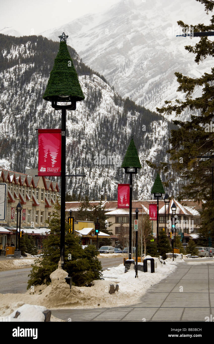 Canada, Alberta, Banff. Il centro di Banff in inverno. Foto Stock