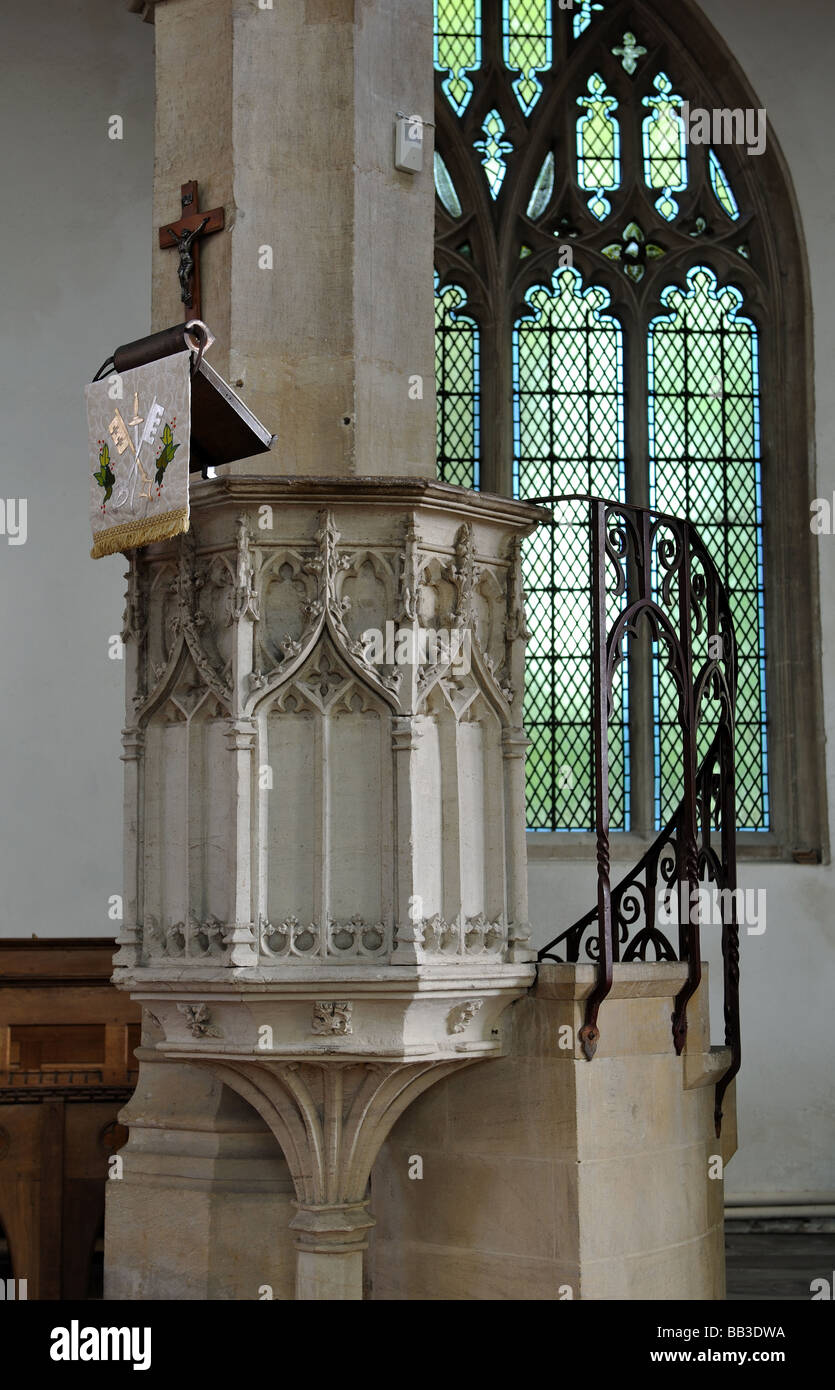 Il pulpito, Basilica di San Pietro e di san Paolo la Chiesa, Northleach, Gloucestershire, England, Regno Unito Foto Stock