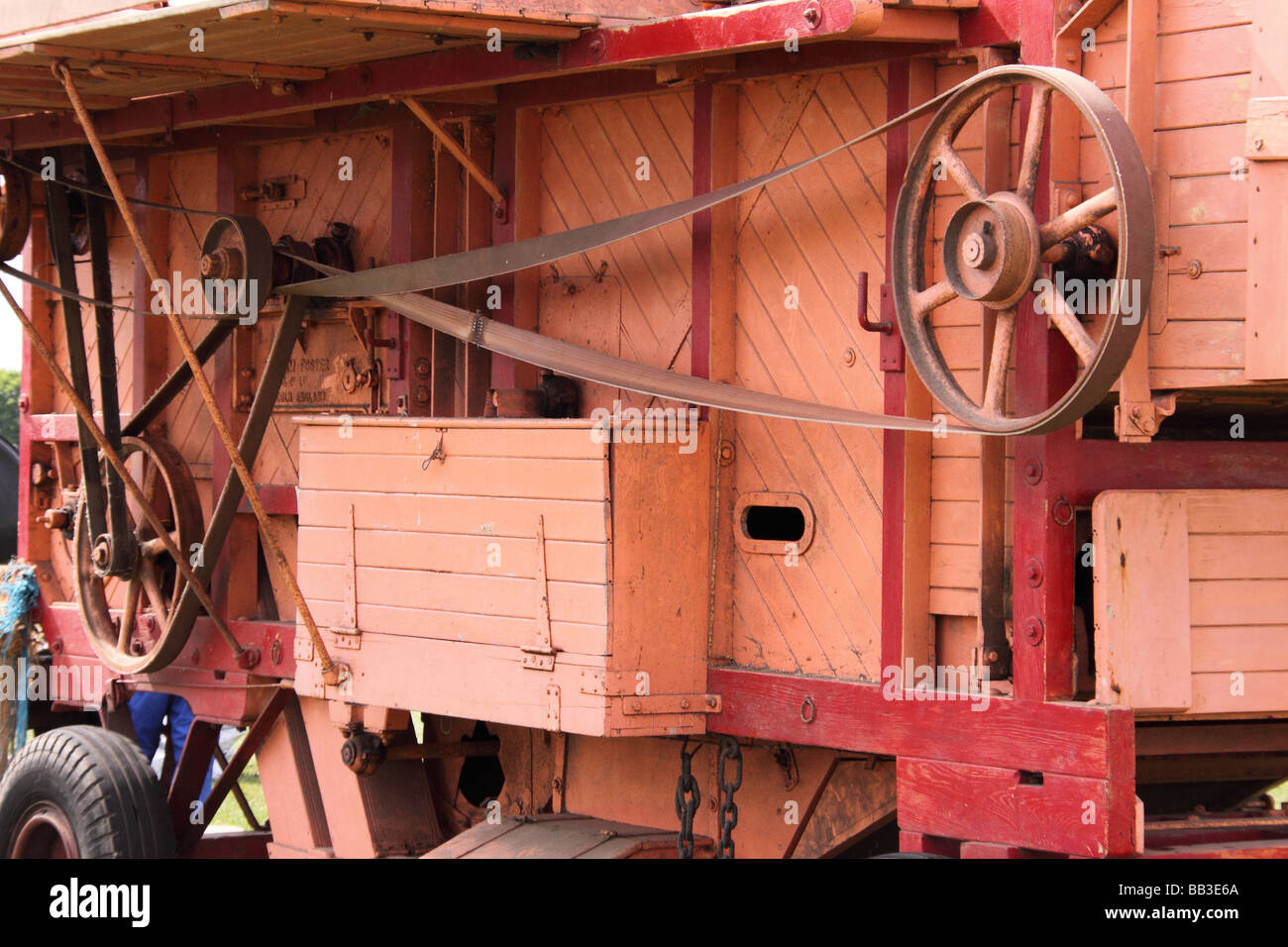 Inizio delle macchine agricole trebbiatrici mietitrebbia a Newark e Nottinghamshire visualizza Foto Stock