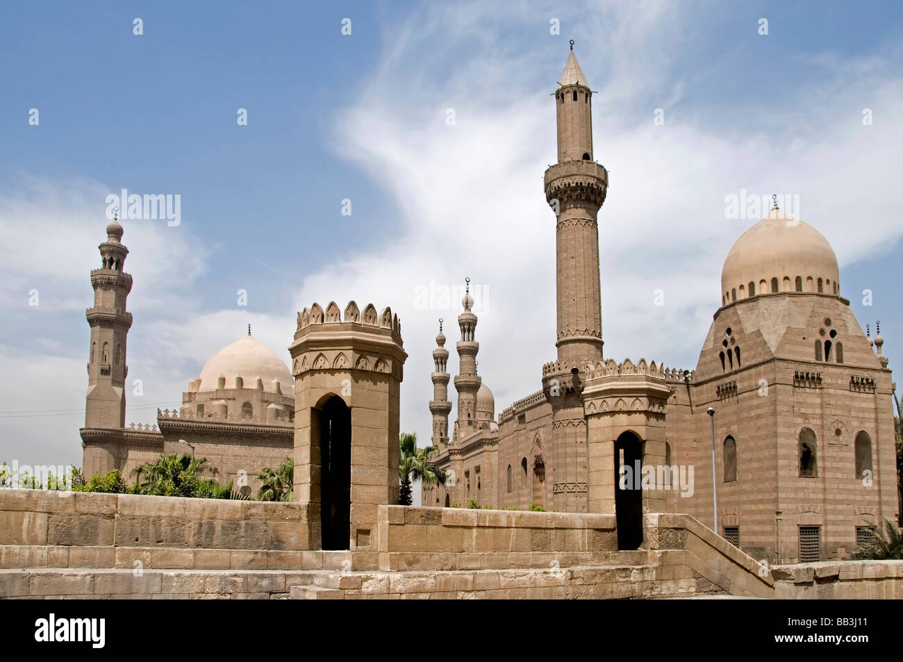 Cairo Vecchio down town Egitto Sultan moschea Hassan a sinistra e Ali Al Rifai mosque a destra Foto Stock