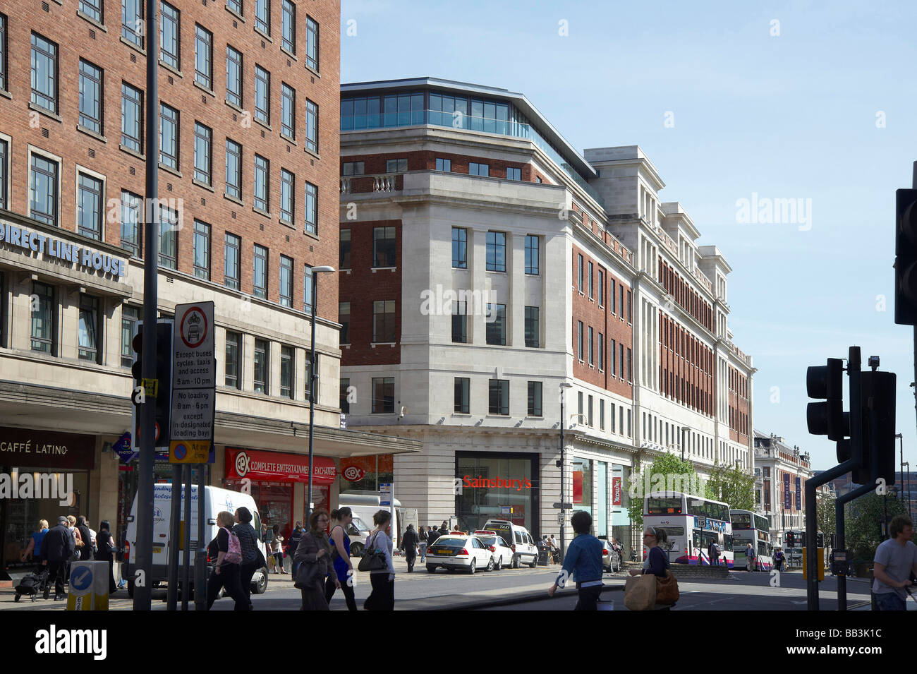 Il Headrow, Leeds City Centre, l'Inghilterra settentrionale Foto Stock