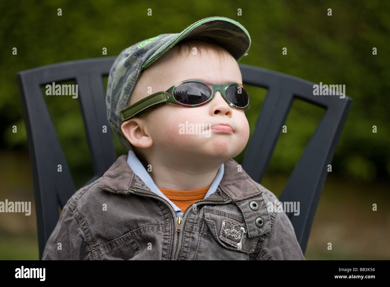 Cool baby in occhiali da sole Foto stock - Alamy