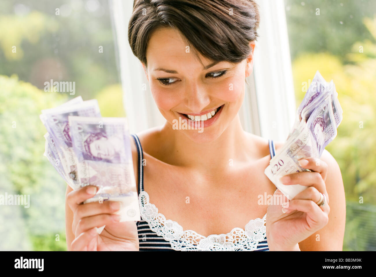 Ragazza con contanti Foto Stock