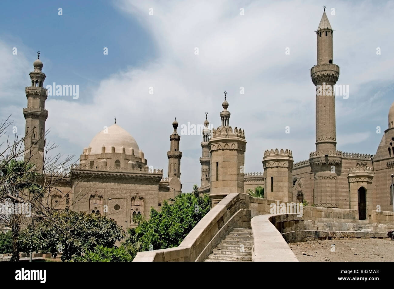 Cairo Vecchio down town Egitto Sultan moschea Hassan a sinistra e Ali Al Rifai mosque a destra Foto Stock