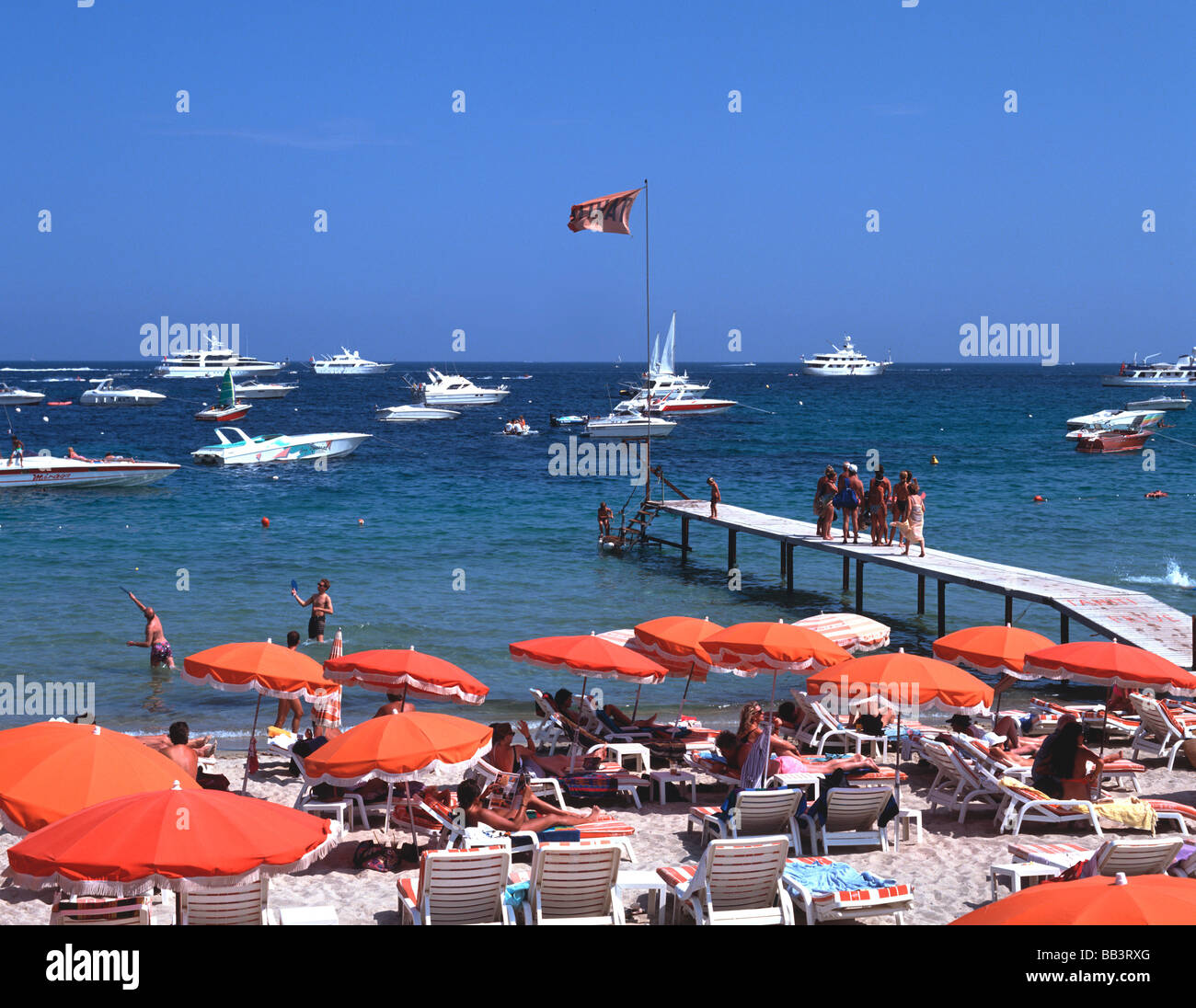 Vista della spiaggia di Saint Tropez Pampelonne Sud della Francia EU FR FRA Francia Provence Alpes Côte d Azur Var Saint Tropez Foto Stock