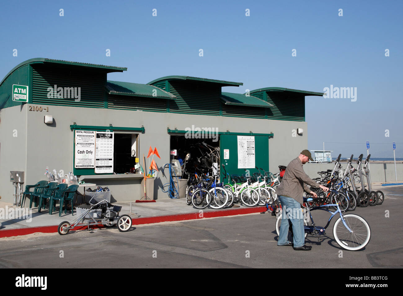 Noleggio bike store lungo Ocean Front Walk venice beach los angeles california usa Foto Stock