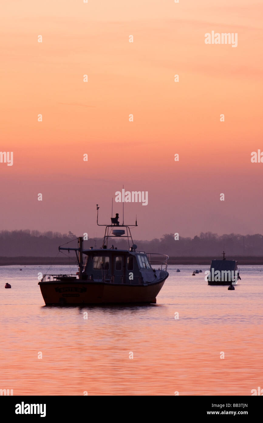 Fiume Deben estuario al tramonto tra Fellixstowe Ferry e Bawdsey in Suffolk Foto Stock