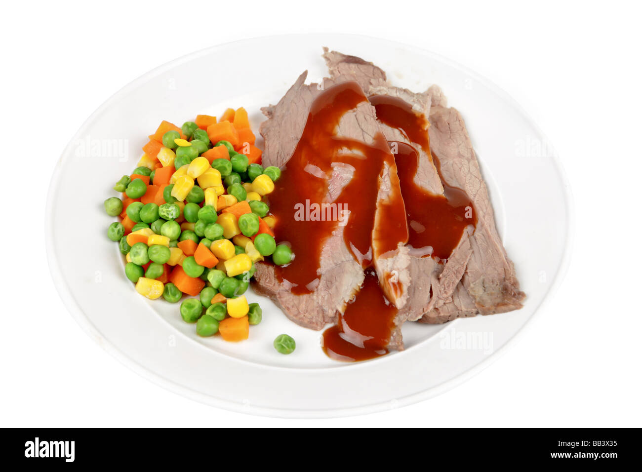 Arrosto di manzo con verdure su una piastra è servito come un pasto principale Foto Stock