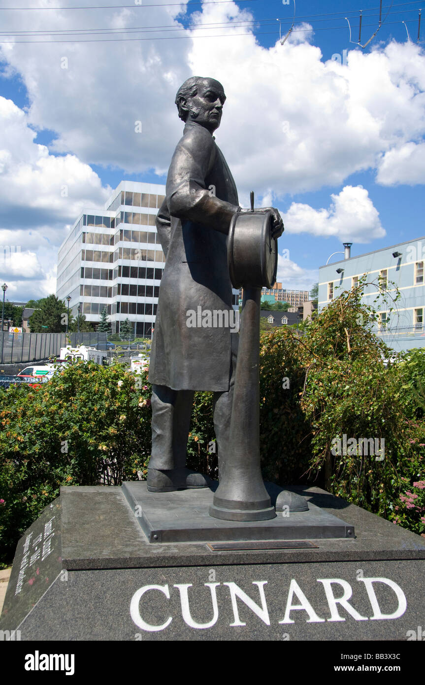 Canada, Nova Scotia, Halifax. Waterfront monumento a Samuel Cunard. Foto Stock