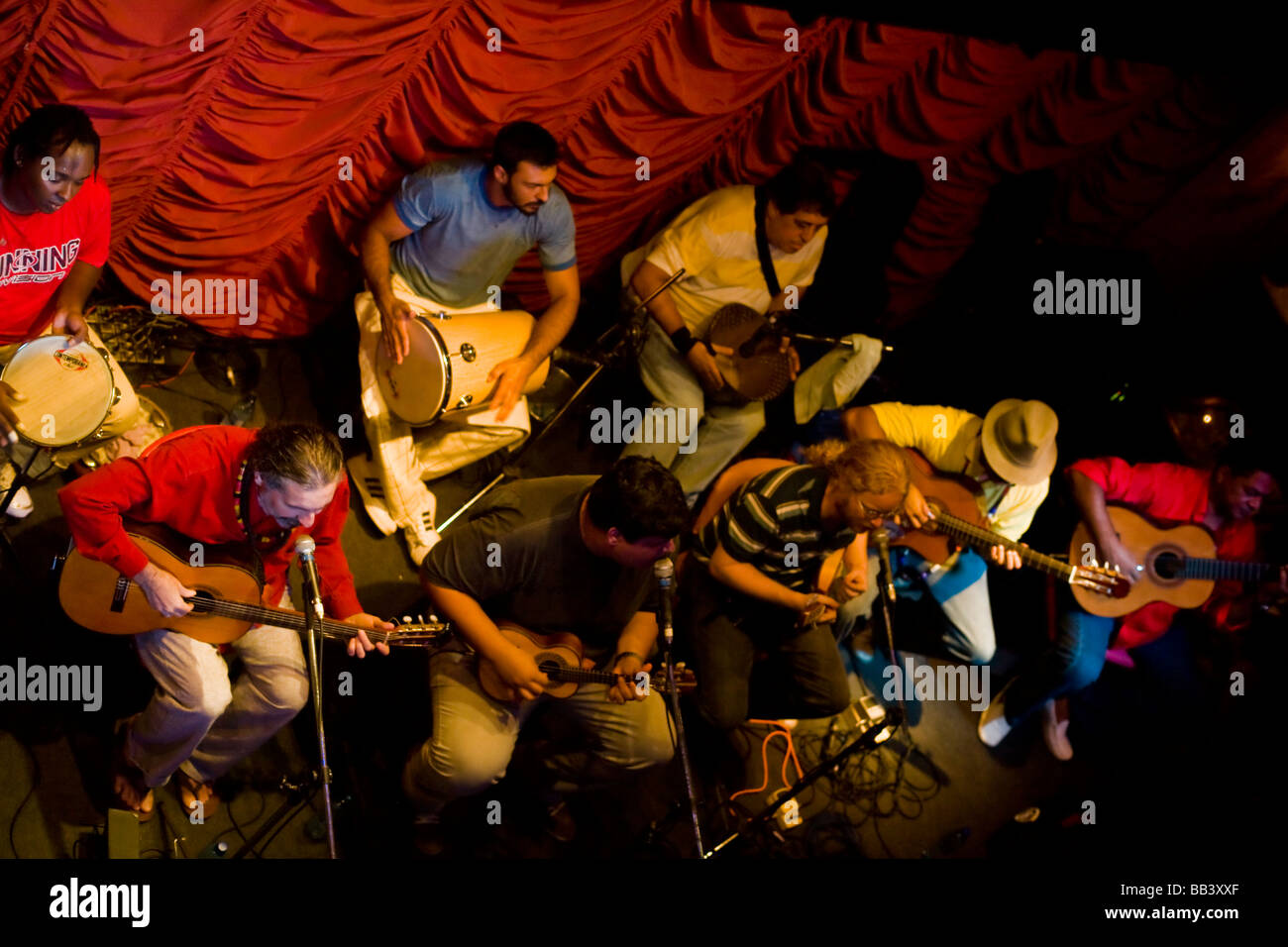 Moacyr Luz tradizionale della banda Samba a Rio Scenarium club nel distretto Lapa, Rio de Janeiro, Brasile. Foto Stock