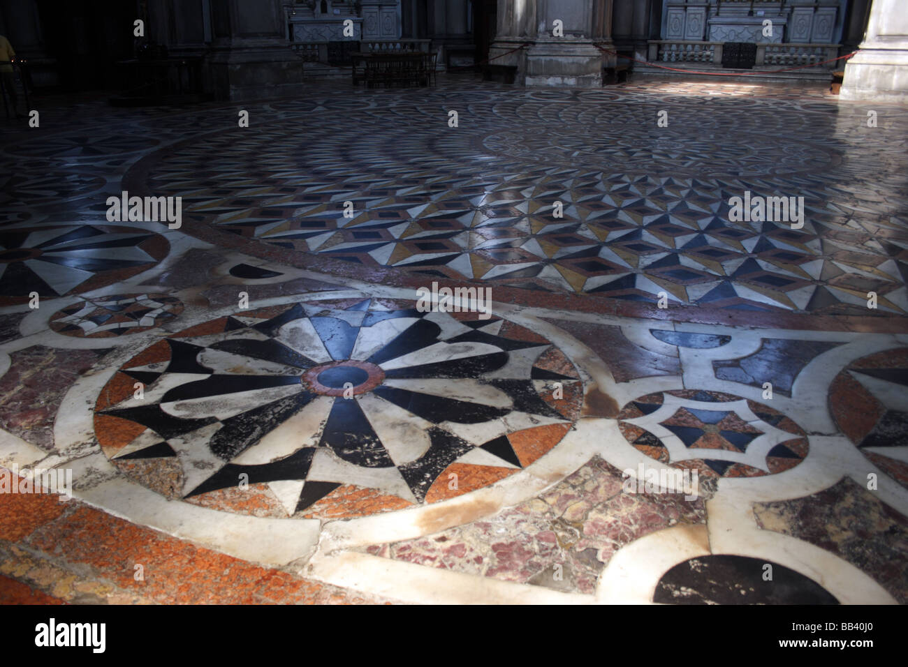 Venezia: Chiesa della Salute interno 3-piano Foto Stock