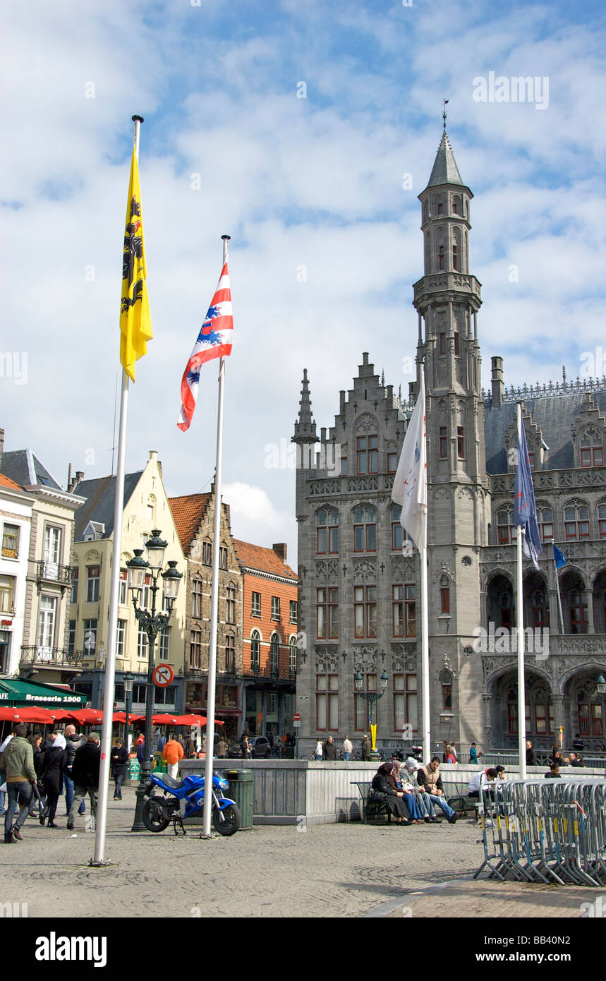 Europa Belgio Fiandre Occidentali, Bruges, la piazza del mercato Foto Stock