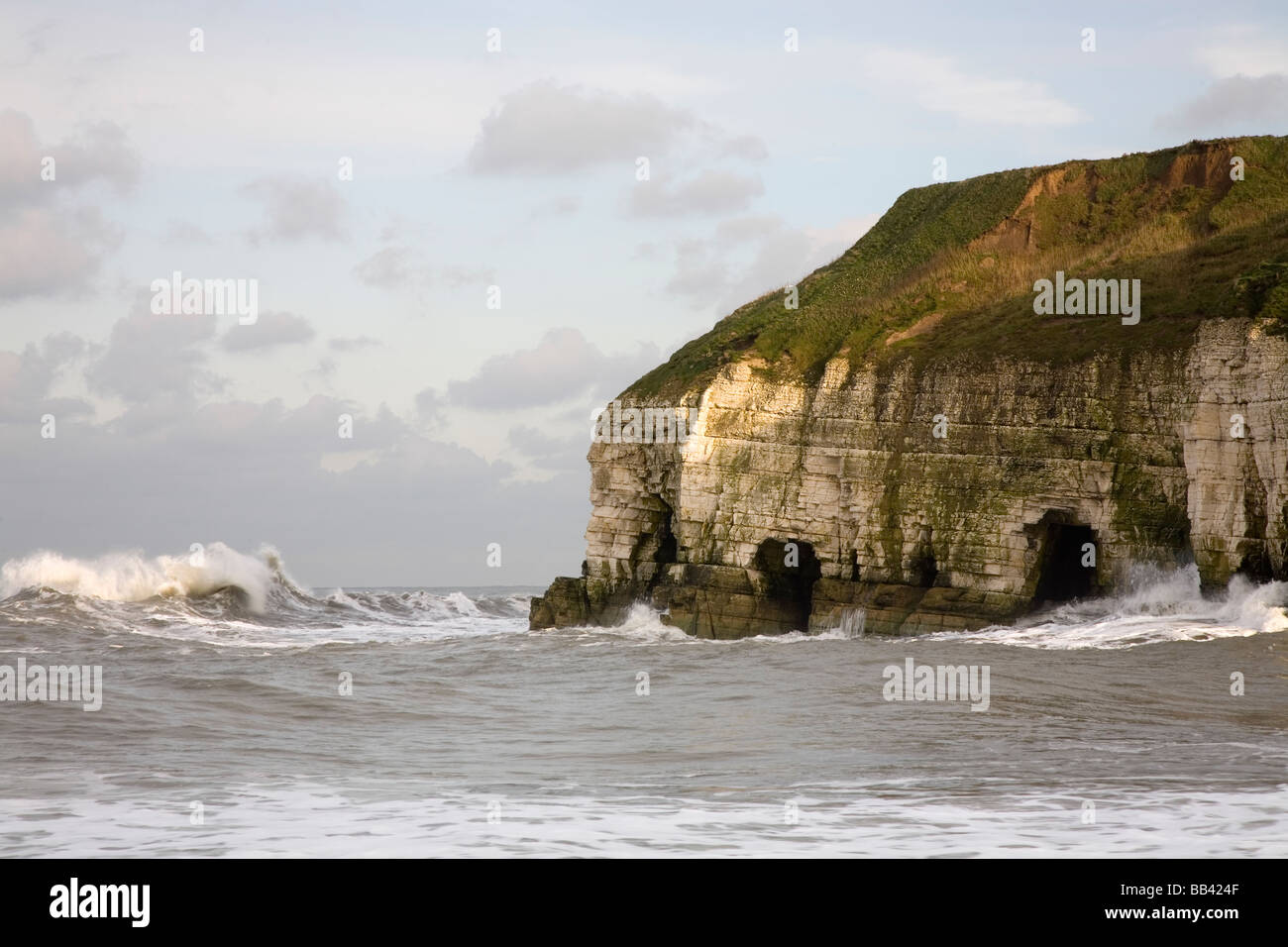 Le onde a Flamborough Head East Yorkshire Coast REGNO UNITO Ott 2008 Foto Stock