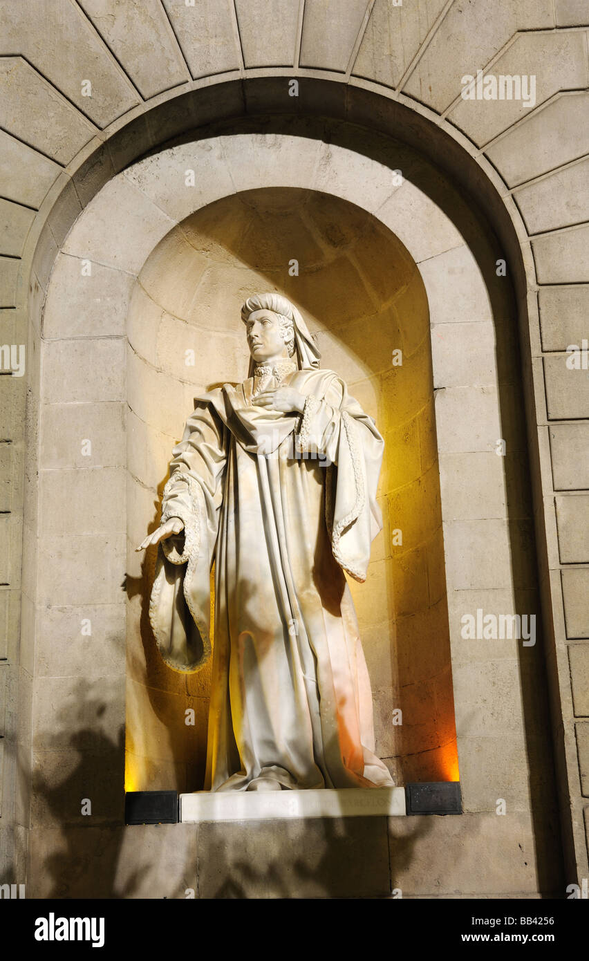 Regina statua a Placa de Sant Jaume a Barcellona, Spagna Foto Stock