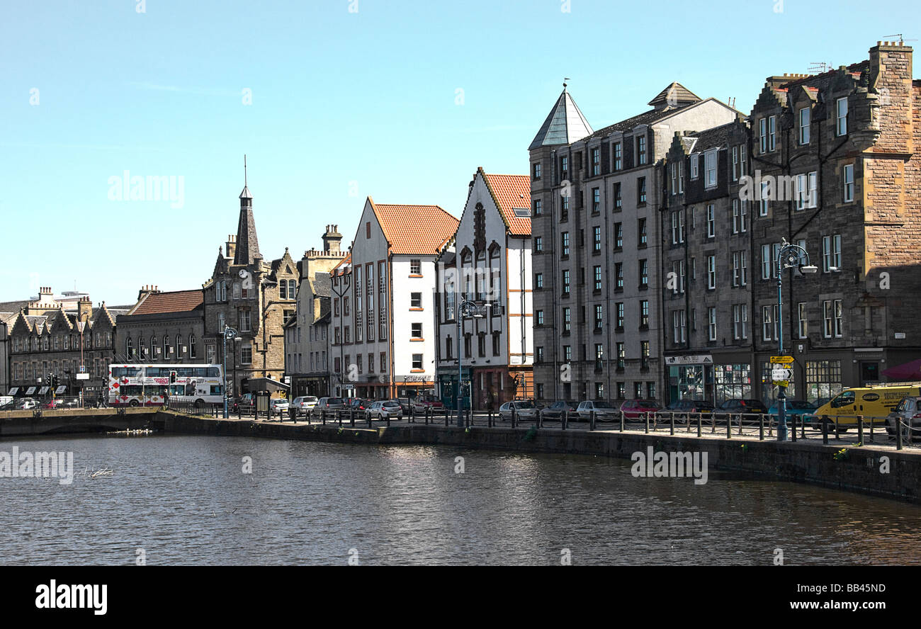 Leith . Edimburgo. guardando lungo la riva road. Foto Stock