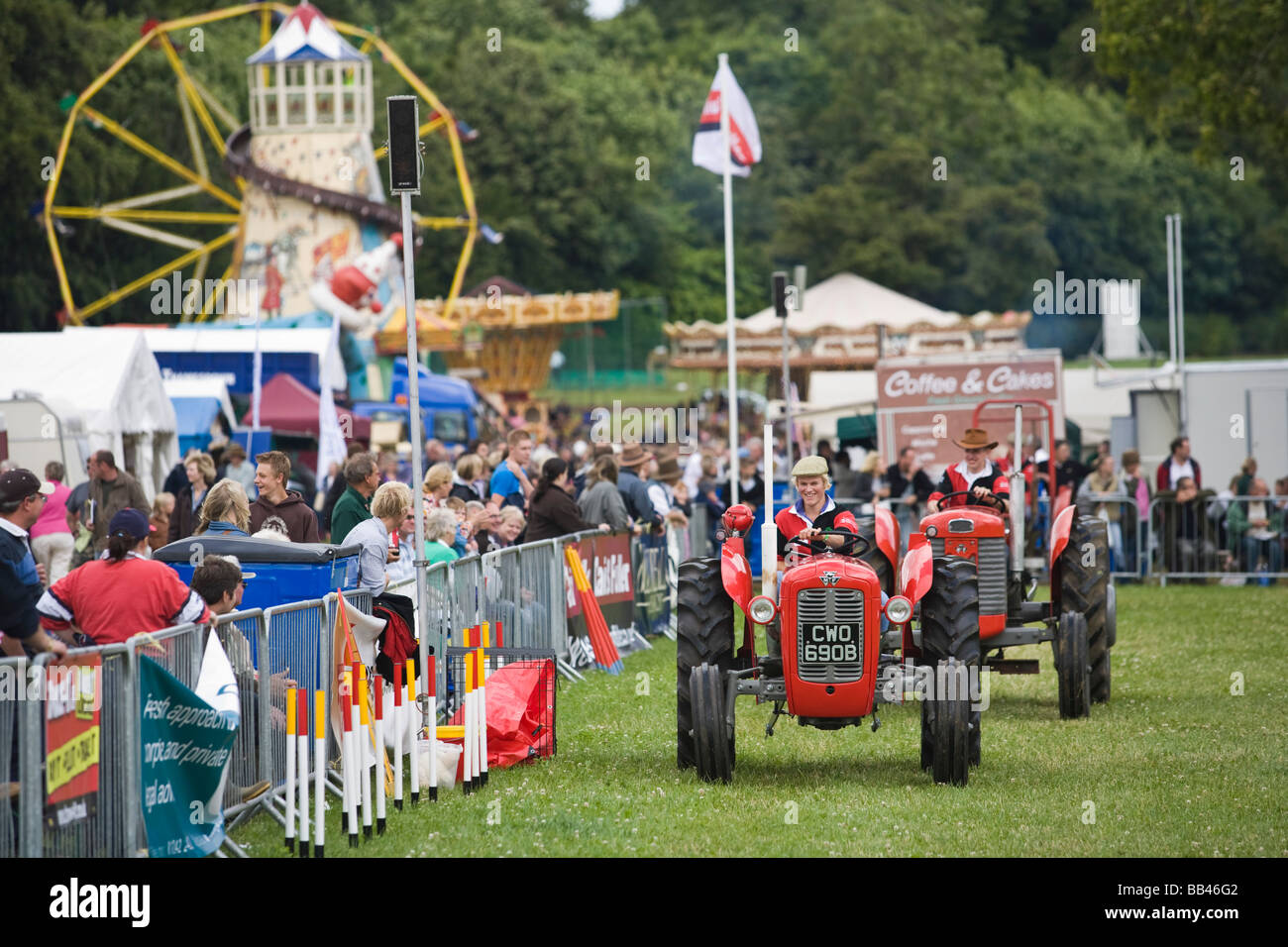 Vintage trattori Massey Ferguson a Cotswold Show 2008, Cirencester, Gloucestershire, Regno Unito Foto Stock