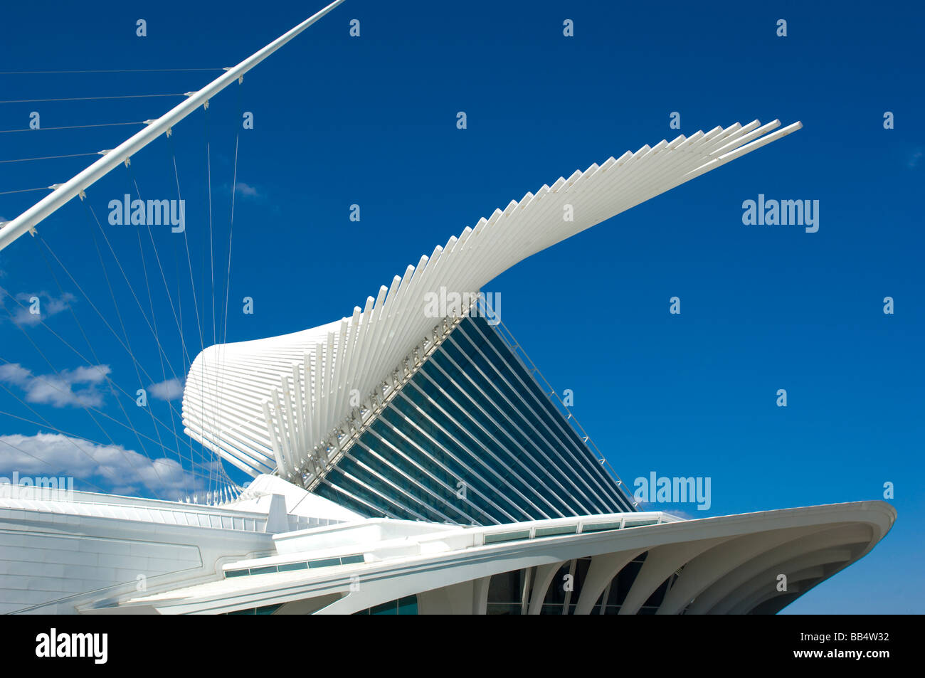 Milwaukee Art Museum di Quadracci Pavilion progettato dall'architetto spagnolo Santiago Calatrava, lungo il lago Michigan Foto Stock