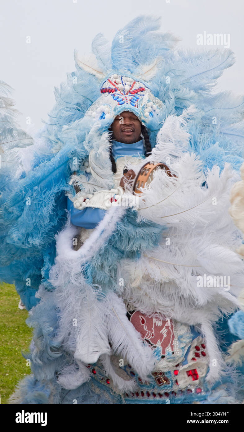 New Orleans in Louisiana Wild Mohcans Mardi Gras tribù indiana si esibisce in un giorno di terra celebrazione Foto Stock