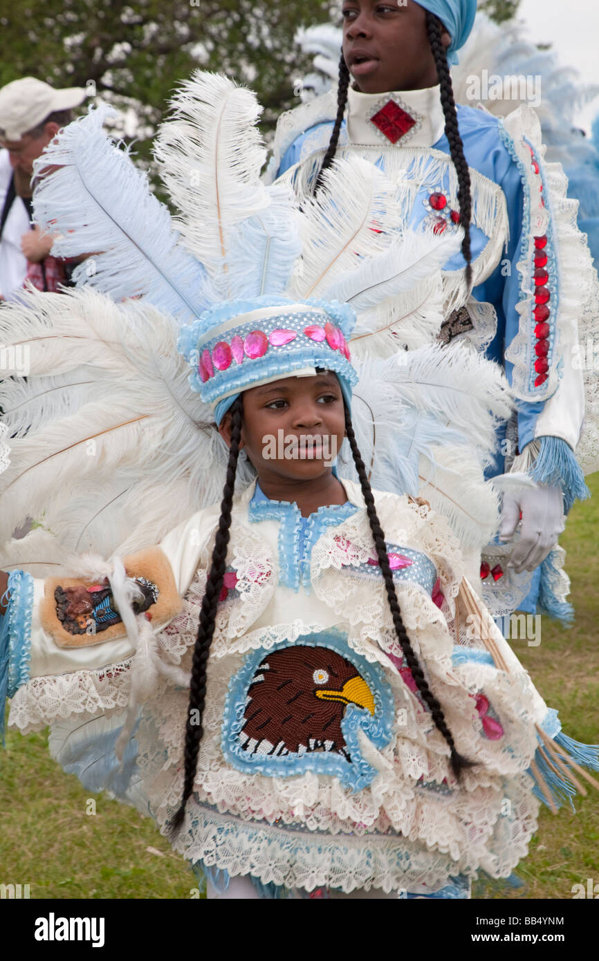New Orleans in Louisiana Wild Mohicans Mardi Gras tribù indiana si esibisce in un giorno di terra celebrazione Foto Stock