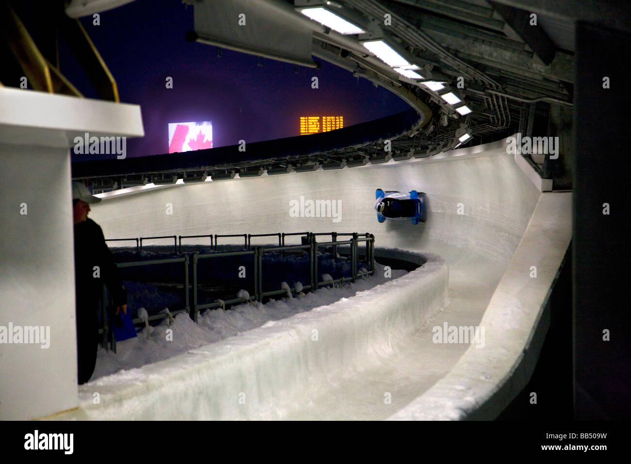 Un bob al Whistler Centro di scorrimento di un impianto sportivo per il invernali di Vancouver 2010 Whistler della Columbia britannica in Canada Foto Stock