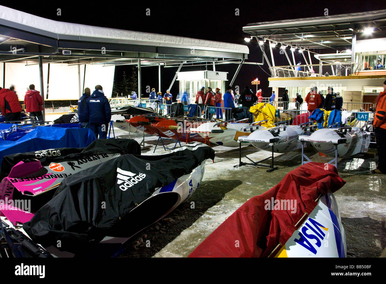 Un bob al Whistler Centro di scorrimento di un impianto sportivo per il invernali di Vancouver 2010 Whistler della Columbia britannica in Canada Foto Stock