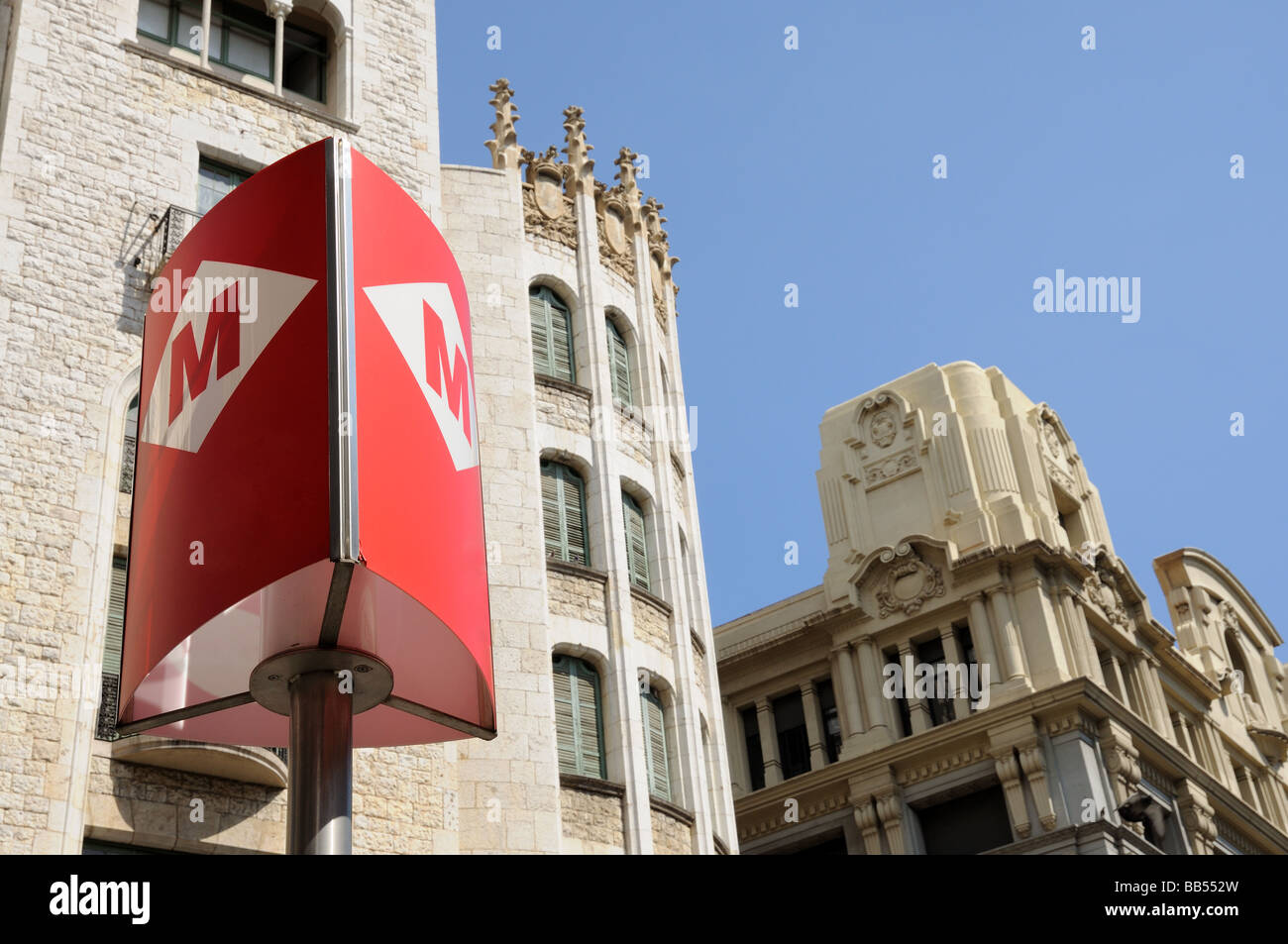 La stazione della metropolitana sign in Barcellona, Spagna Foto Stock