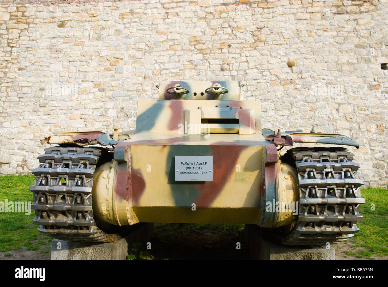 VK 1801 serbatoio all'esterno il museo militare al parco Kalemedgan in Belgrade Serbia Europa Foto Stock