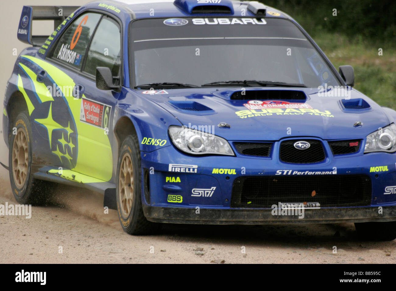 Chris Atkinson e Stephane Prevot al volante di una Subaru Imprezza presso il sardo World Rally Championship nel 2008 Foto Stock