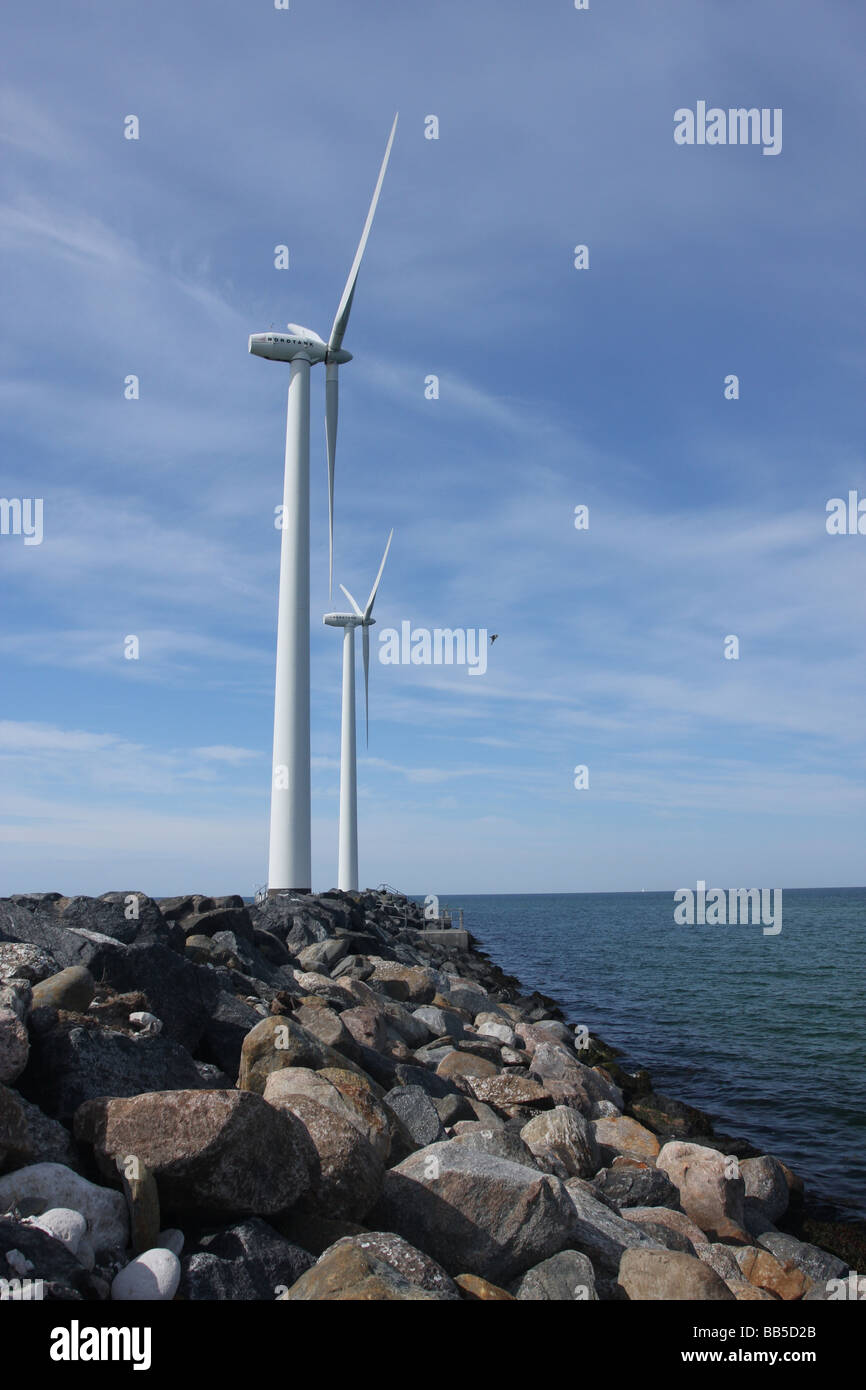 Bonnerup Wind Farm, Danimarca / le turbine eoliche installate in un villaggio di pescatori 7 turbine NEG Micon - 600 kW ciascuno costruito 1996 Foto Stock