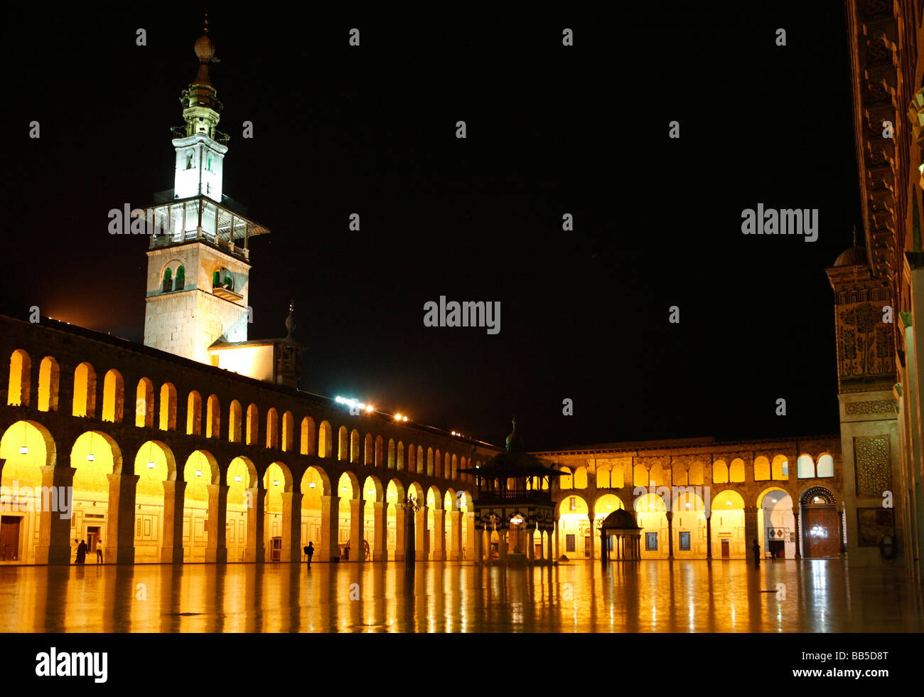 Il Cortile della Grande Moschea Umayyad di notte, Damasco Foto Stock