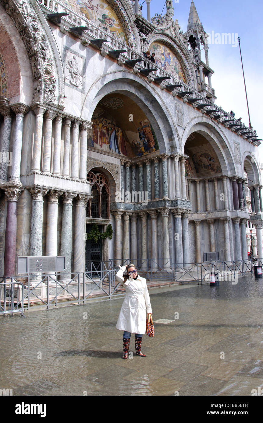 Allagata la Basilica di San Marco, Piazza San Marco, Venezia, Provincia di Venezia, regione Veneto, Italia Foto Stock