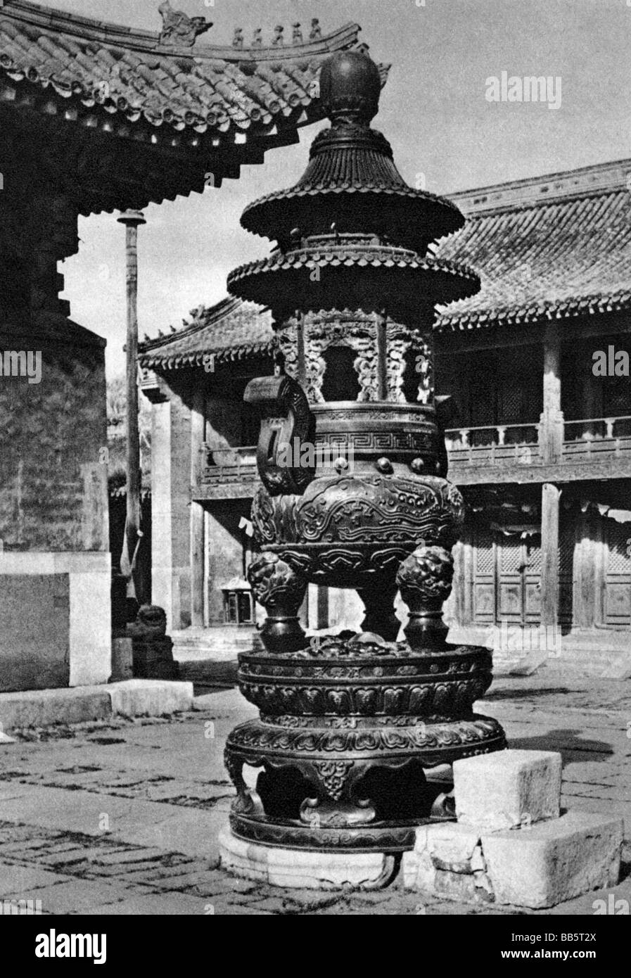 Geografia / viaggi, Cina, Pechino, il Tempio dei Lama, incenso urna di bronzo, Asia, religione, xx secolo, la storica, storica, Foto Stock