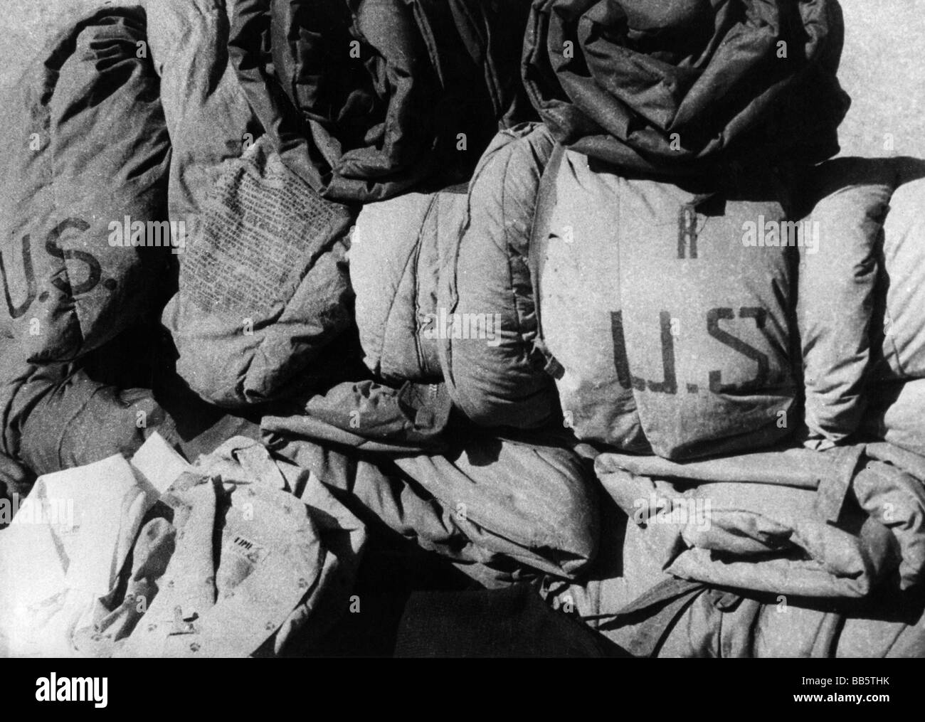 Geografia / viaggio, Cina, politica, equipaggiamento americano degli agenti anticomunisti, catturato dalle guardie di frontiera cinesi, 1963, Foto Stock