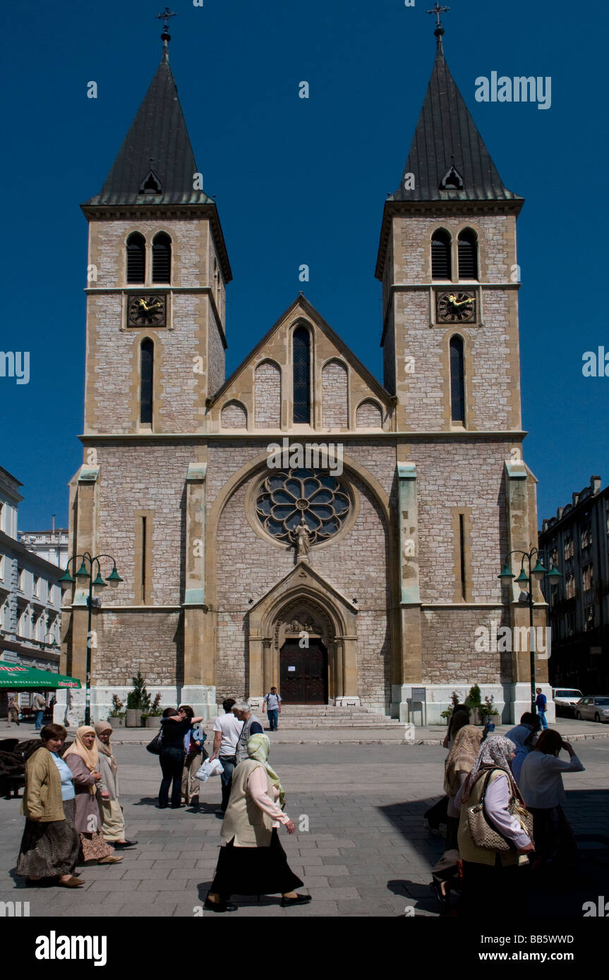 La facciata della Cattedrale cattolica romana del Cuore di Gesù Katedrala Srca Isusova a Sarajevo capitale della Bosnia ed Erzegovina Foto Stock