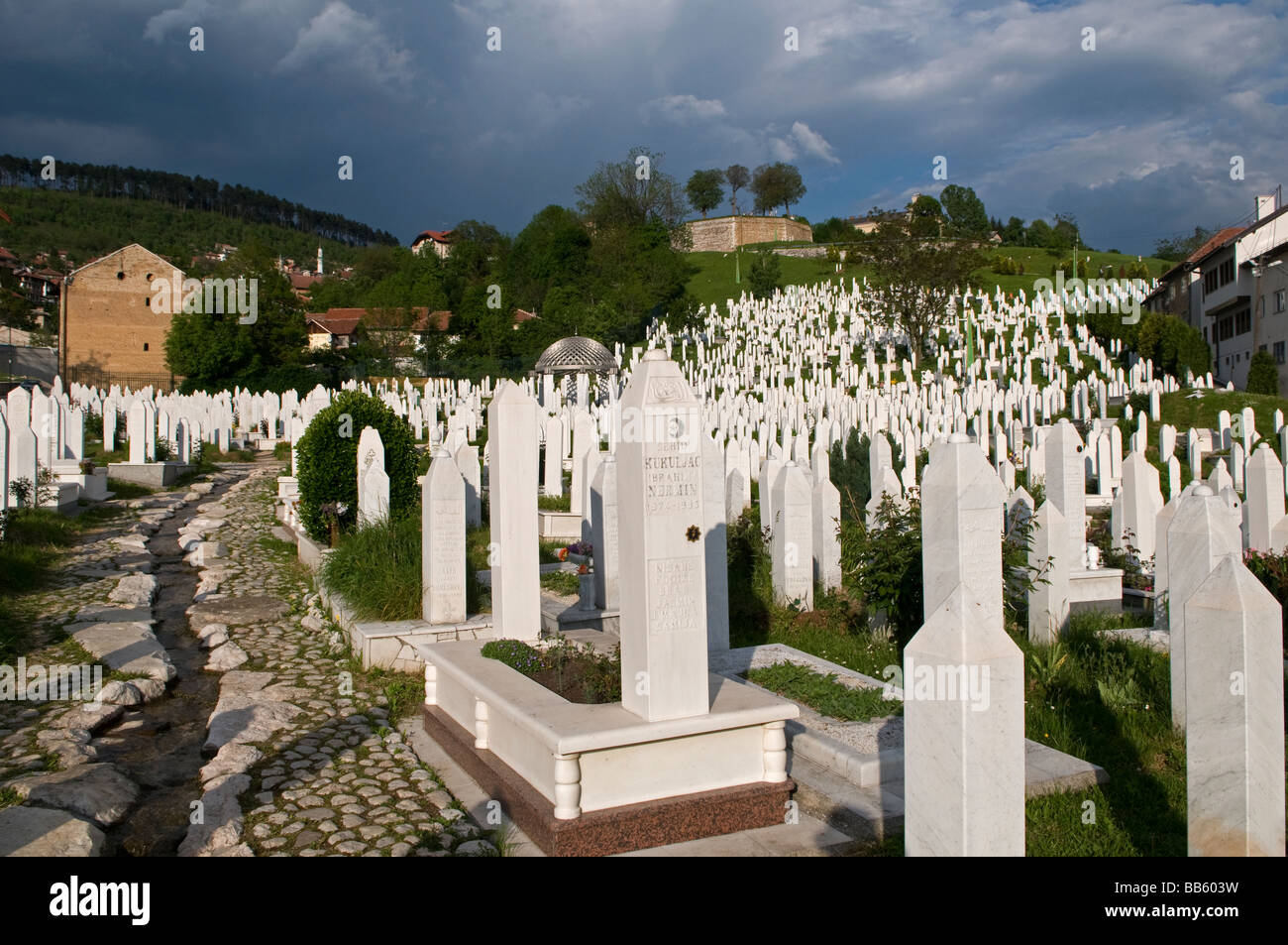 I martiri " Memorial Cemetery Kovaci per vittime di guerra a Stari Gradi distretto, a Sarajevo capitale della Bosnia ed Erzegovina Foto Stock