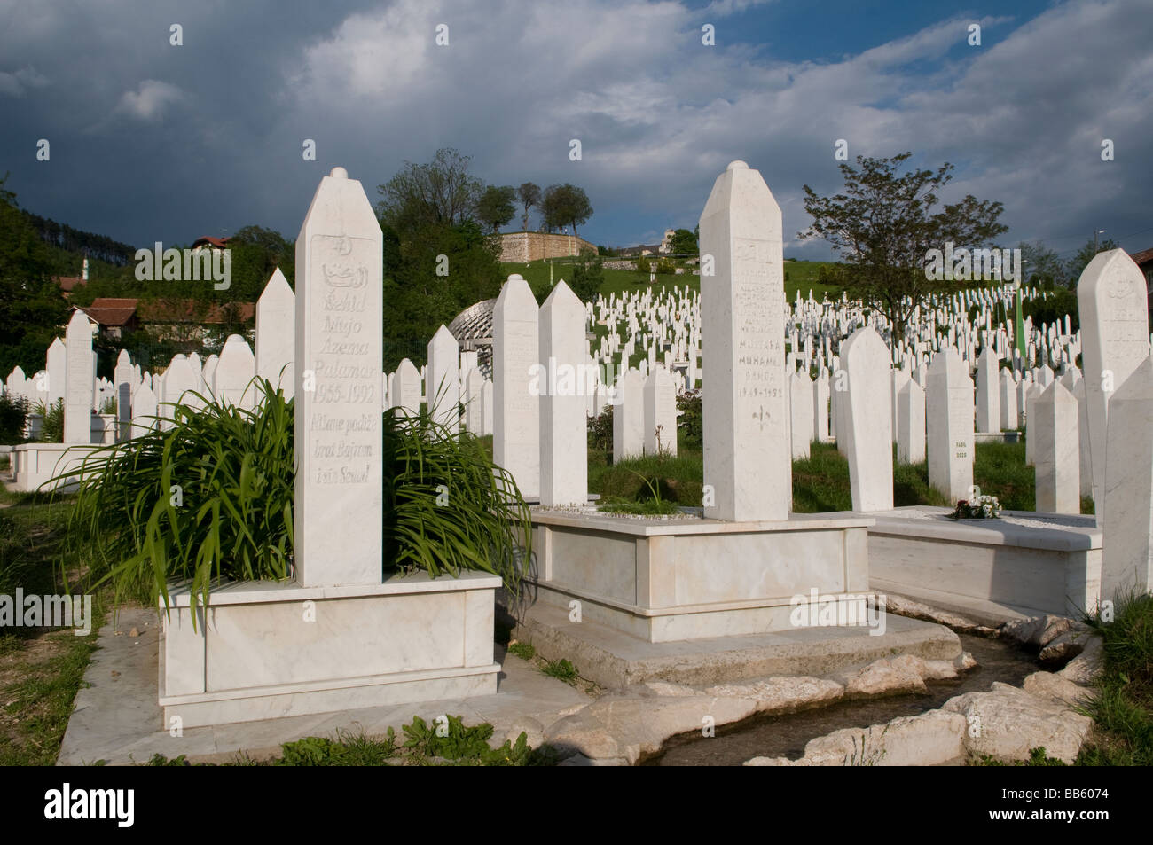 I martiri " Memorial Cemetery Kovaci per vittime di guerra a Stari Gradi distretto, a Sarajevo capitale della Bosnia ed Erzegovina Foto Stock