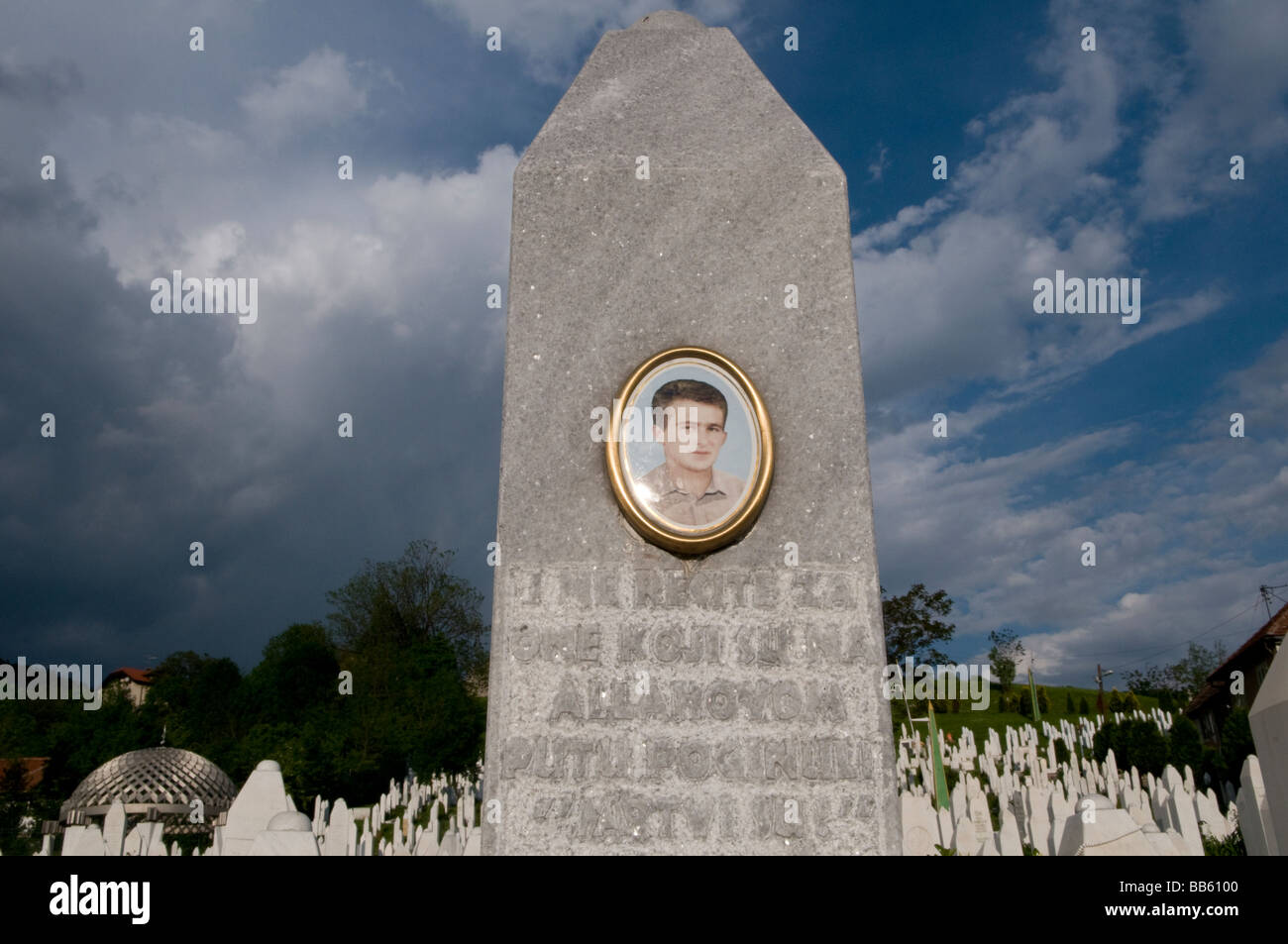 I martiri " Memorial Cemetery Kovaci per le vittime della guerra si trova a Stari Gradi distretto, a Sarajevo capitale della Bosnia ed Erzegovina Foto Stock