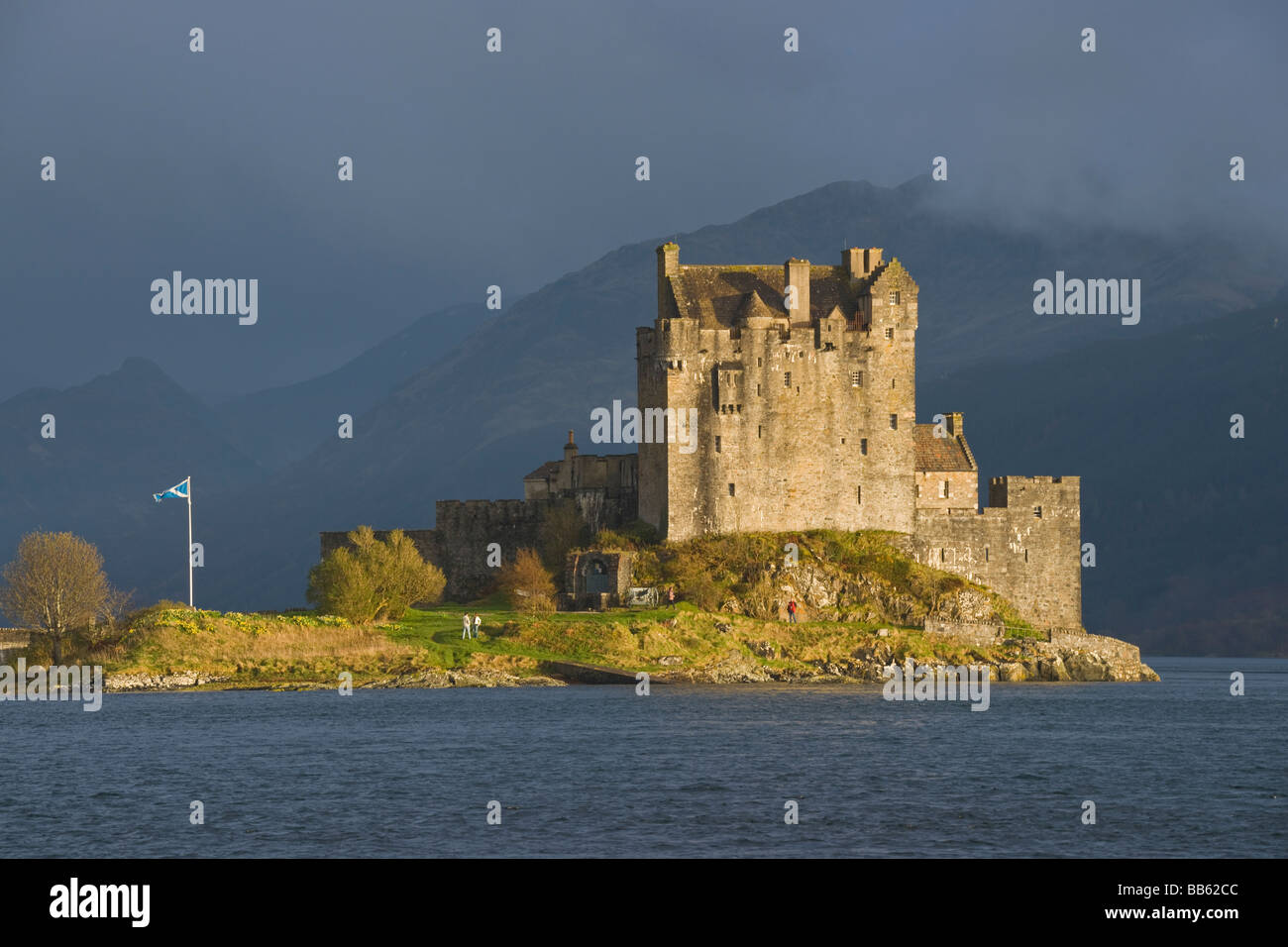 Eilean Donan Castle Loch Duich Lochalsh regione delle Highlands Scozzesi Aprile 2009 Foto Stock