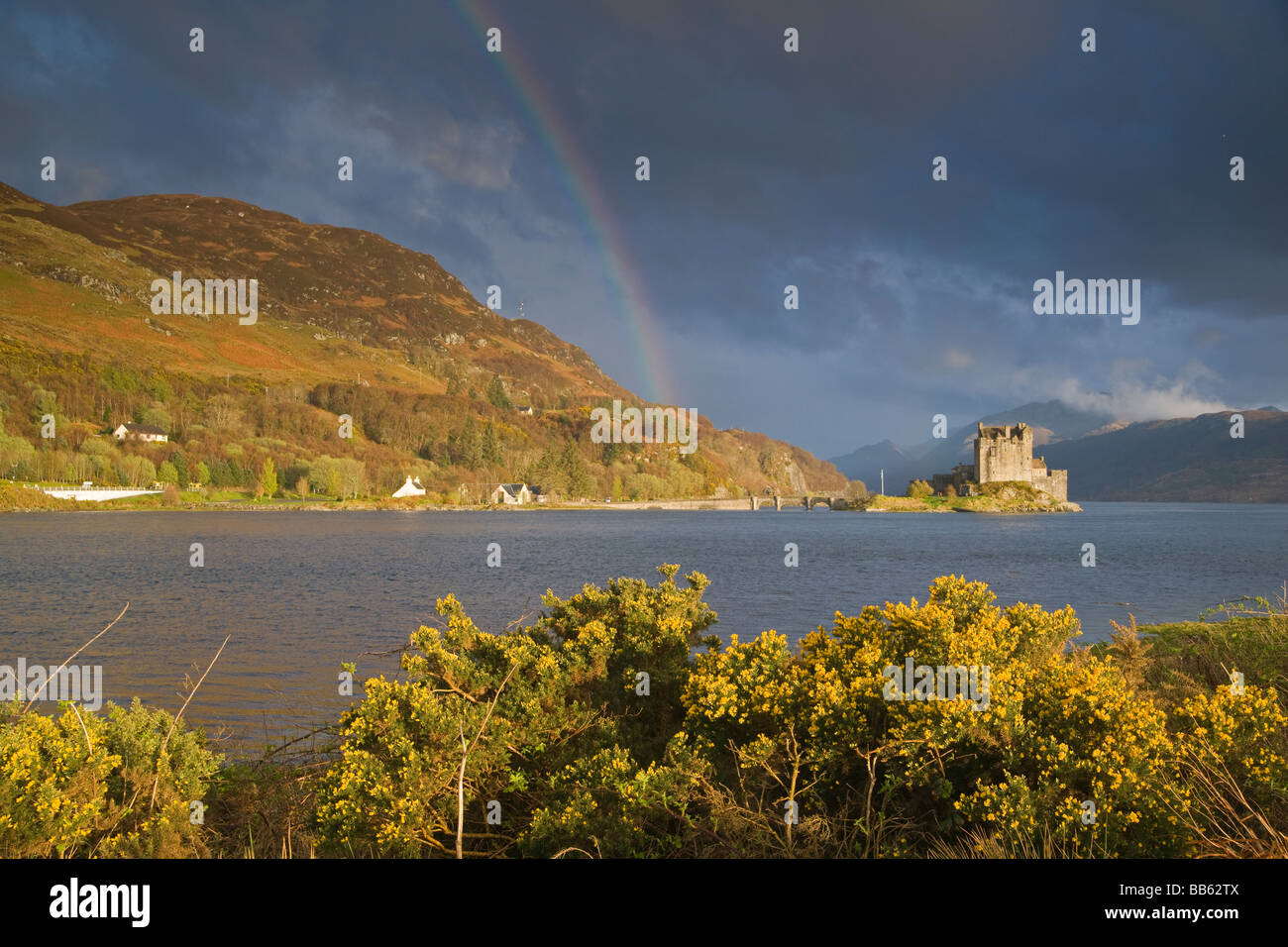 Eilean Donan Castle Loch Duich Lochalsh regione delle Highlands Scozzesi Aprile 2009 Foto Stock