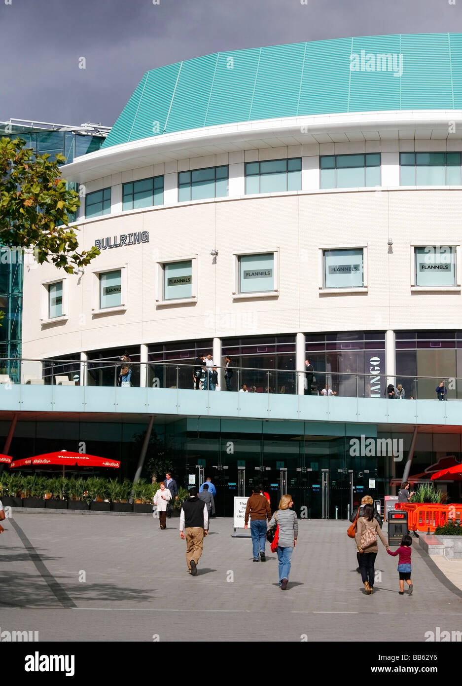 Gli amanti dello shopping Lo shopping al Centro Commerciale per lo shopping Bullring, Birmingham. Foto Stock