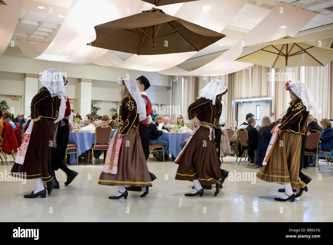 Ragazzi e ragazze danza tradizionale Festival greco Albany New York Foto Stock