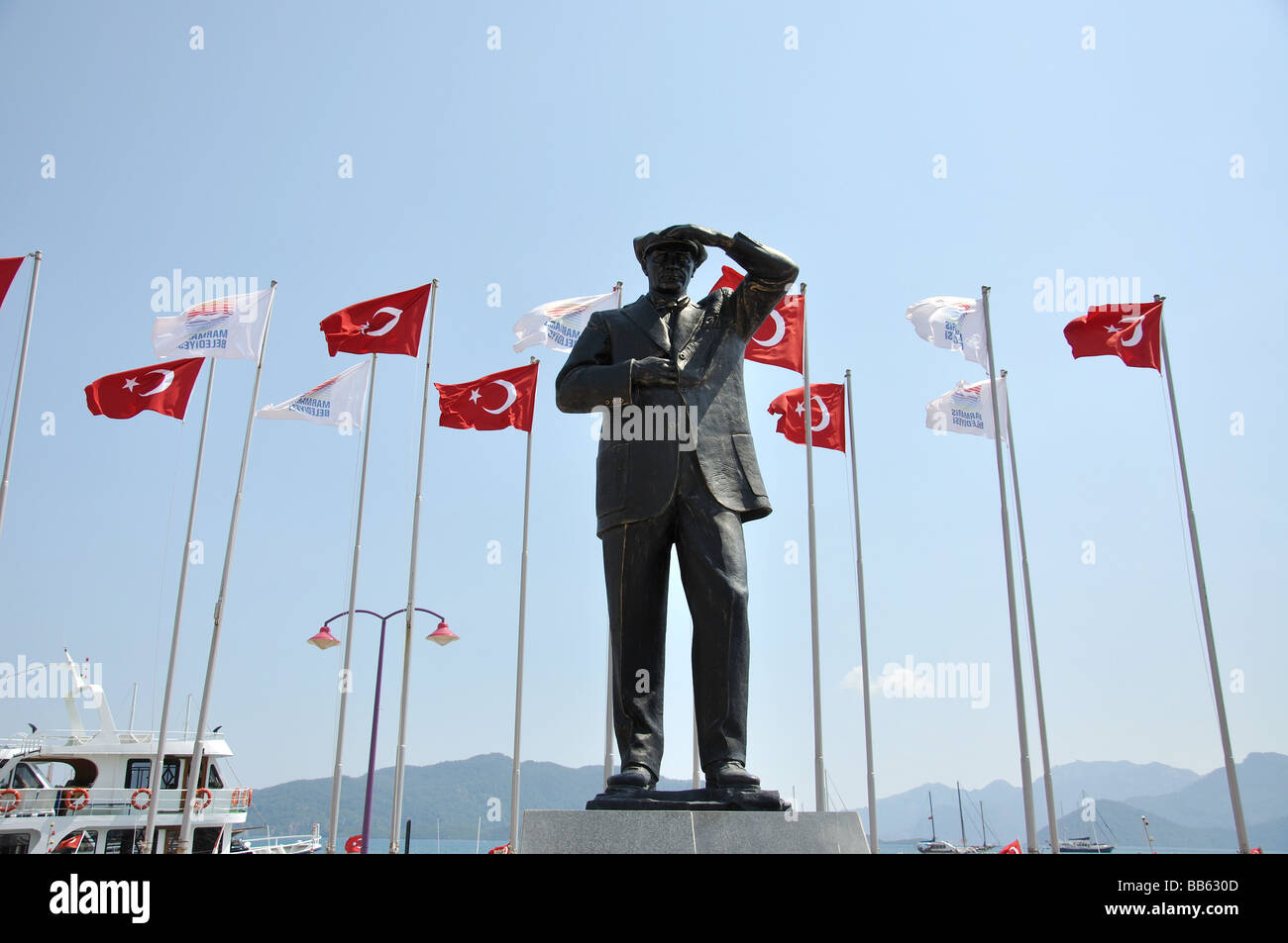 Statua di Ataturk, Ataturk Meyd, Marmaris Harbour, Marmaris, penisola di Datca, provincia di Mulga, Repubblica di Türkiye Foto Stock