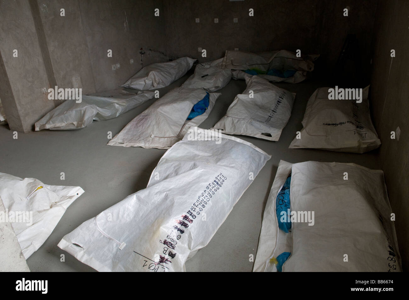 Resti di corpi umani alla camera mortuaria facility di ICMP per identificazioni di persone scomparse dalla guerra in Bosnia nella città di Tuzla, Bosnia Foto Stock