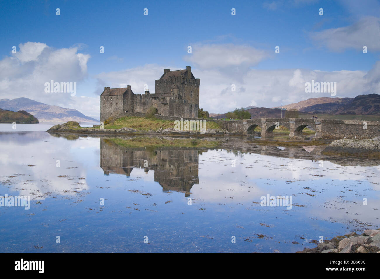 Eilean Donan Castle Loch Duich Lochalsh Highland Regione Scozia Novembre 2008 Foto Stock