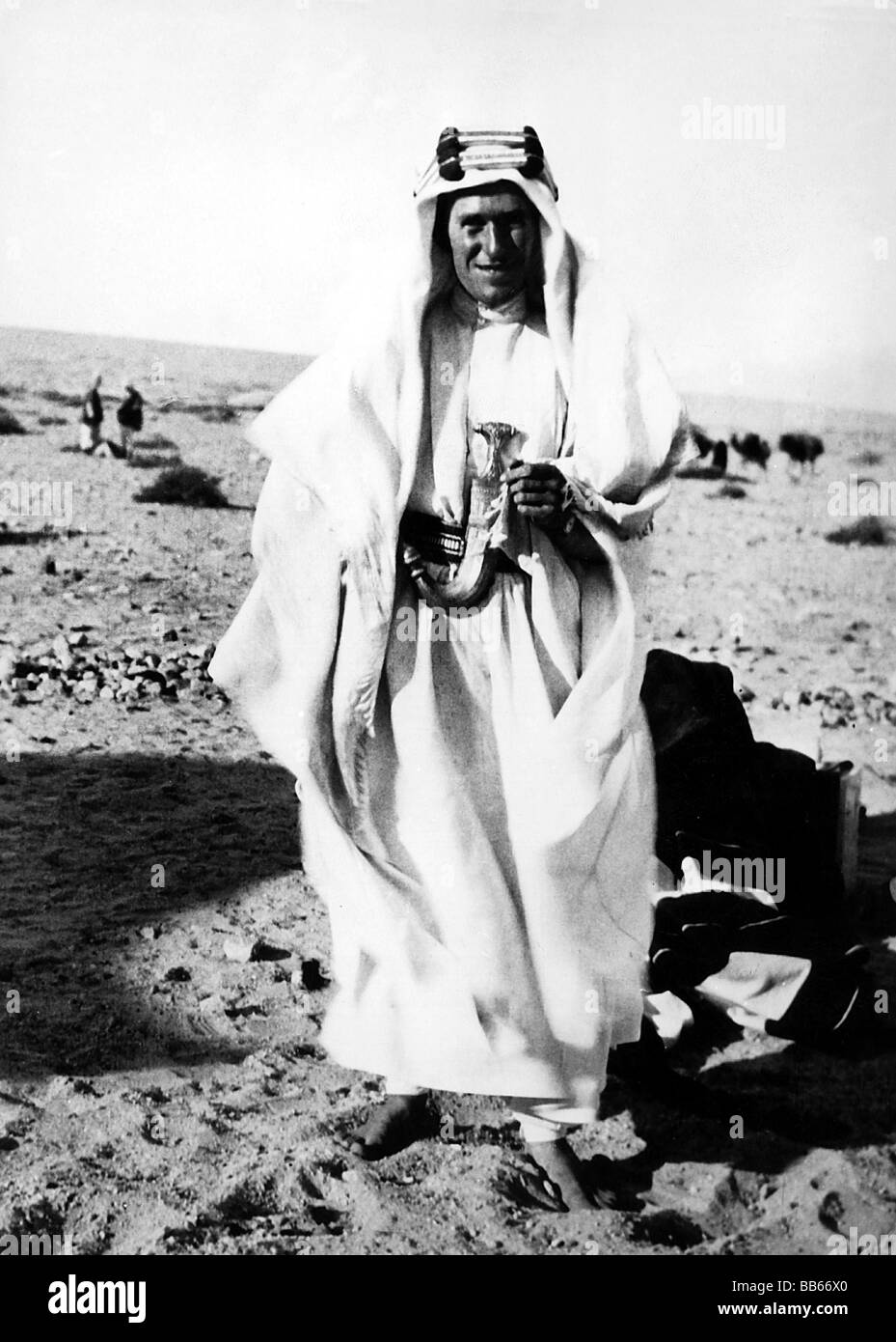 Lawrence, Thomas Edward, 16.8. 1888 - 19,5.1935, archeologo britannico, autore/scrittore, 'Lawrence d'Arabia', a tutta lunghezza, circa 1916, Foto Stock