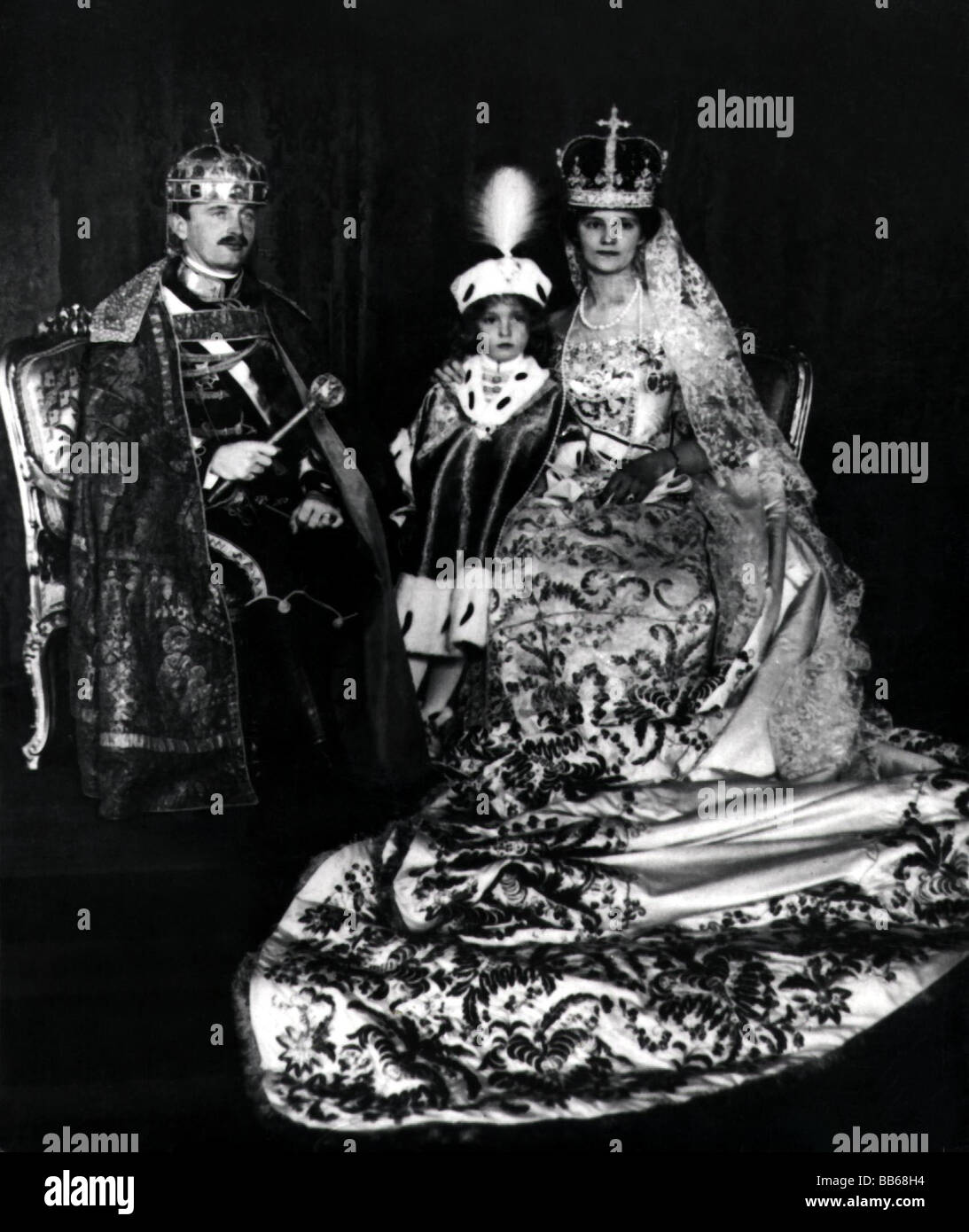 Carlo i, 17.8.1887 - 1.4.1922, Imperatore d'Austria 1916 - 1918, a mezza lunghezza, con sua moglie Zita di Borbone-Parma, chiusa e posseduta come re d'Ungheria, circa 1916, Foto Stock