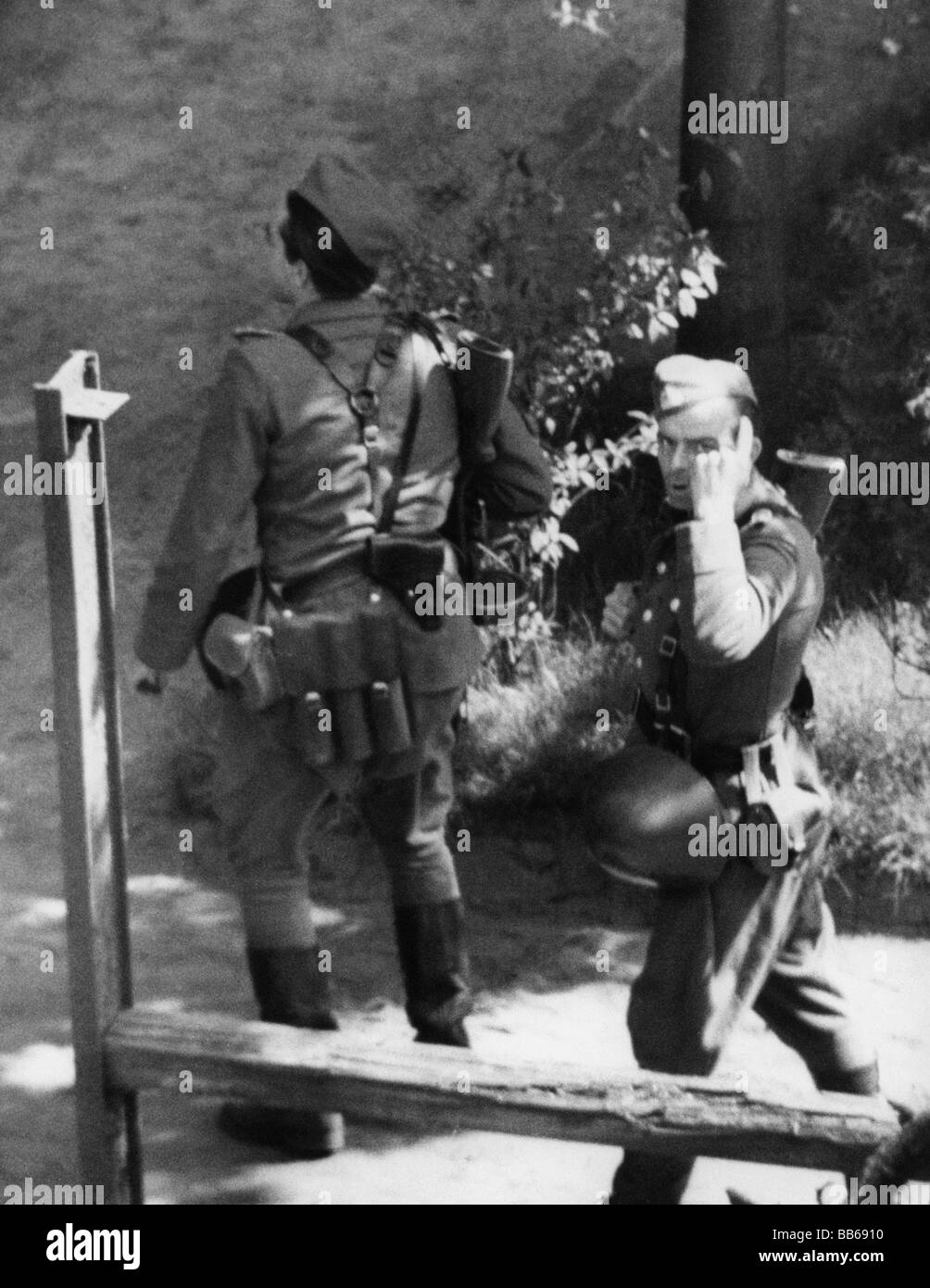 Geografia / viaggio, Germania, Berlino, muro, membro delle truppe di confine, Liesenstrasse, 1961, Foto Stock