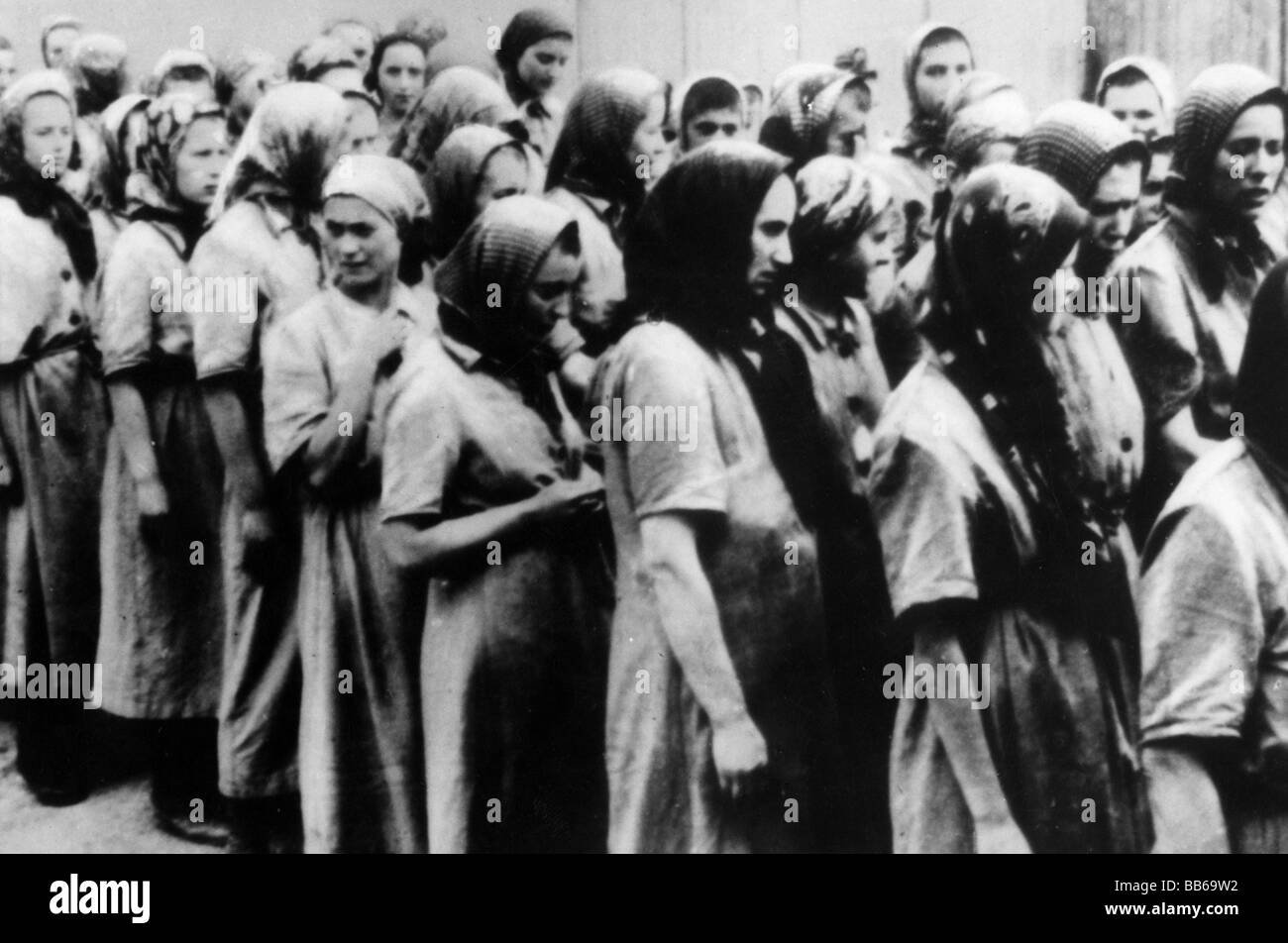 Nazismo / nazionalsocialismo, crimini, campi di concentramento, Auschwitz, Polonia, prigionieri, gruppo di giovani donne, circa 1943, Foto Stock